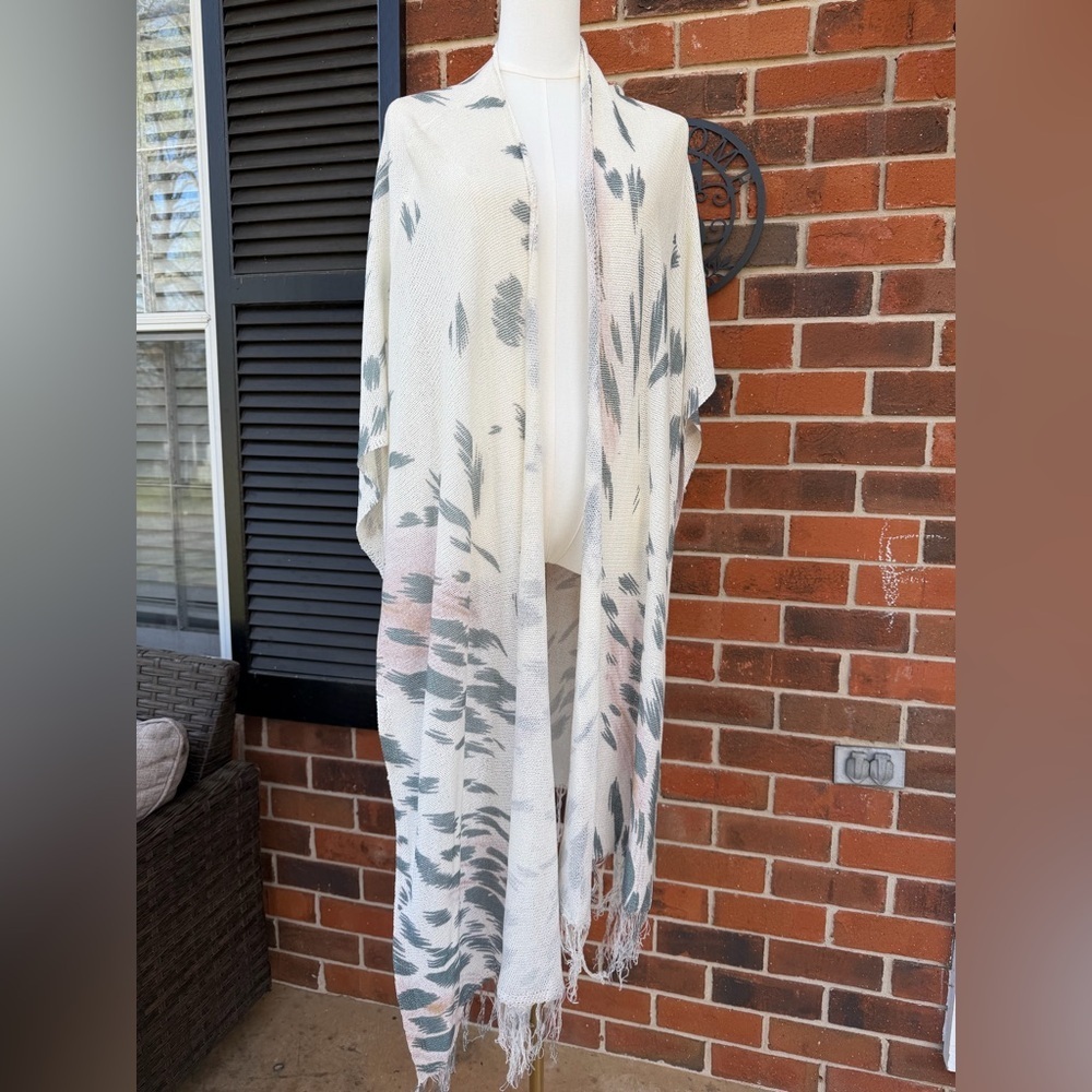 Lightweight Cream and Gray Floral Kimono With Fringe Details